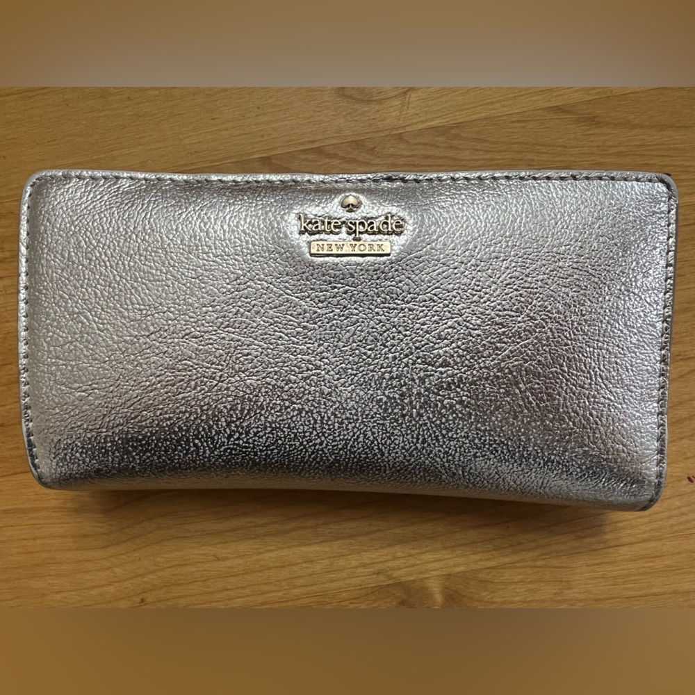 Kate Spade Silver Wallet with minor wear Laurel Way Stacy wallet - Picture 2 of 9